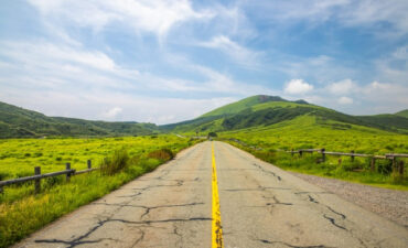 長く続く自然な道